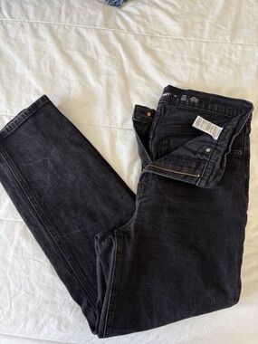 Old Navy Women’s Extra High-Rise Sky-Hi Straight Jeans - US 10